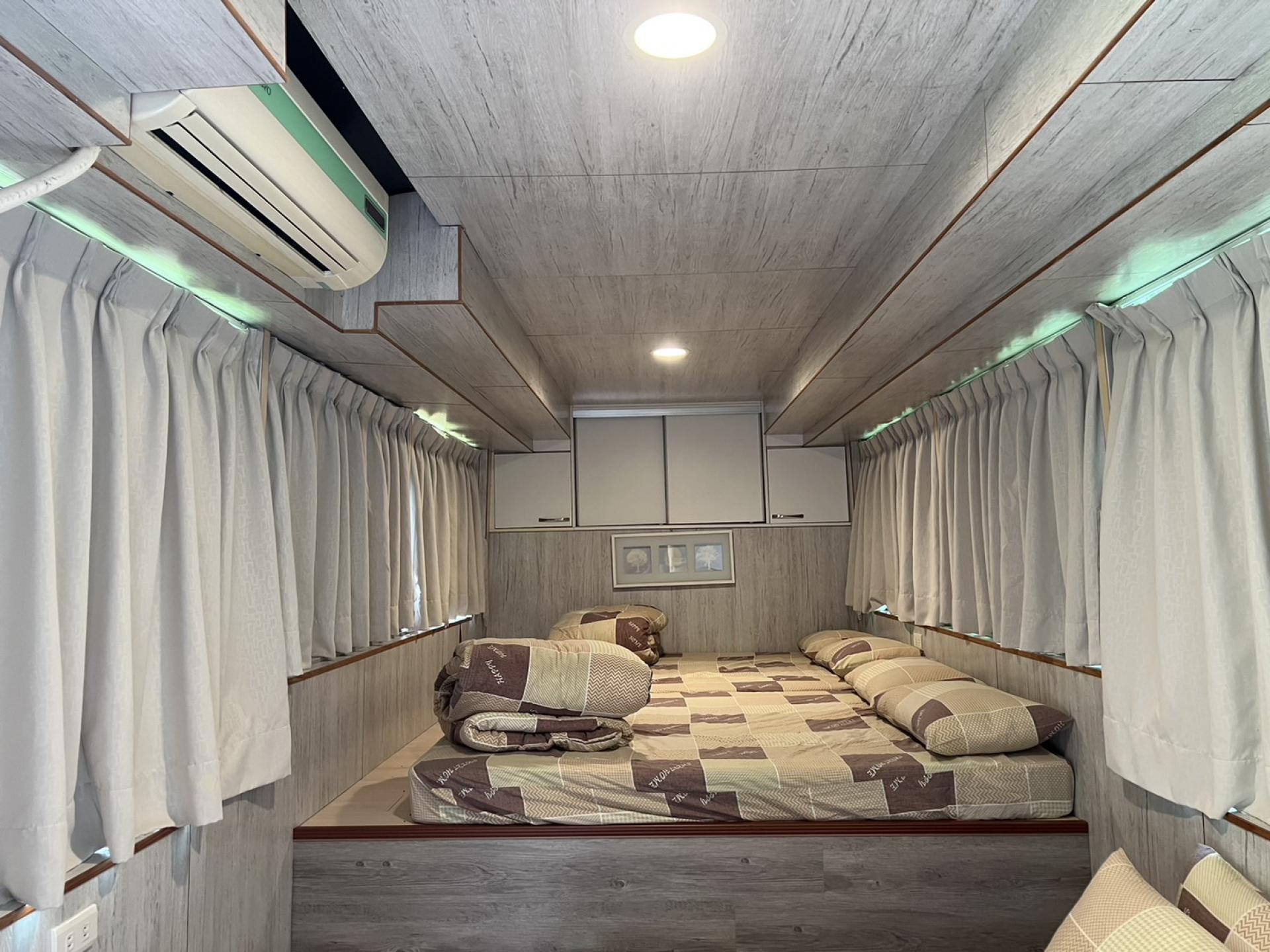 六人大巴露營車